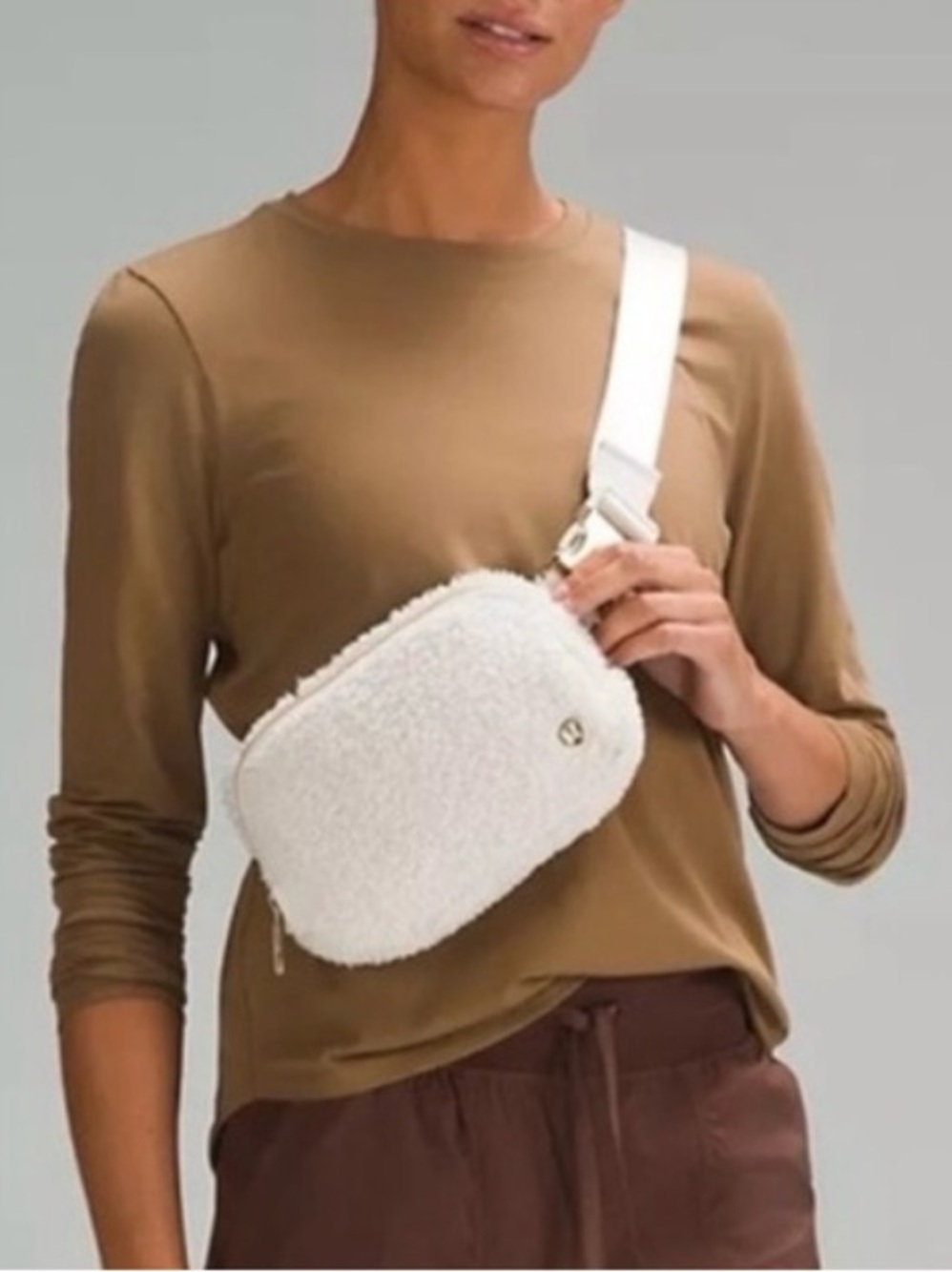 NEW Lululemon everywhere Belt bag fleece white gold